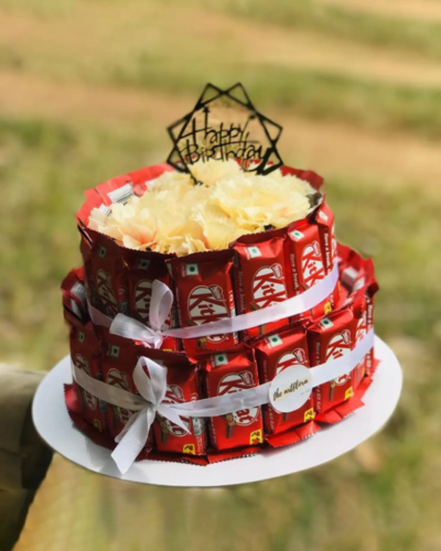kitkat chocolates cake